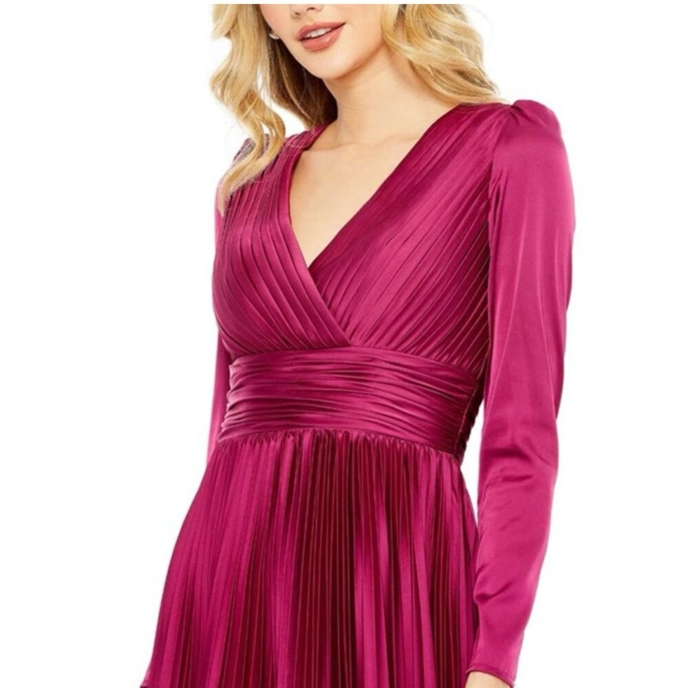 MAC DUGGAL Dress Size 4 Evening Gown NEW Magenta Fuchsia Pink Pleated V Neck